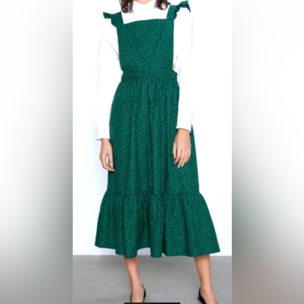 😍 ZARA 😍Green floral Pinafore dress